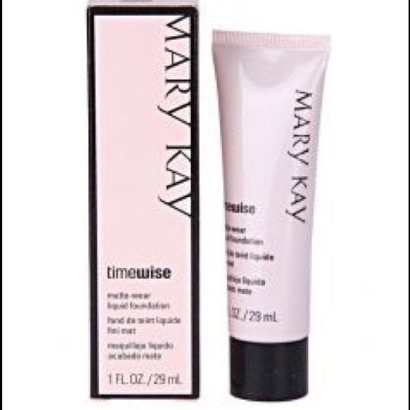 BNIB TimeWise® Matte-Wear® Liquid Foundation